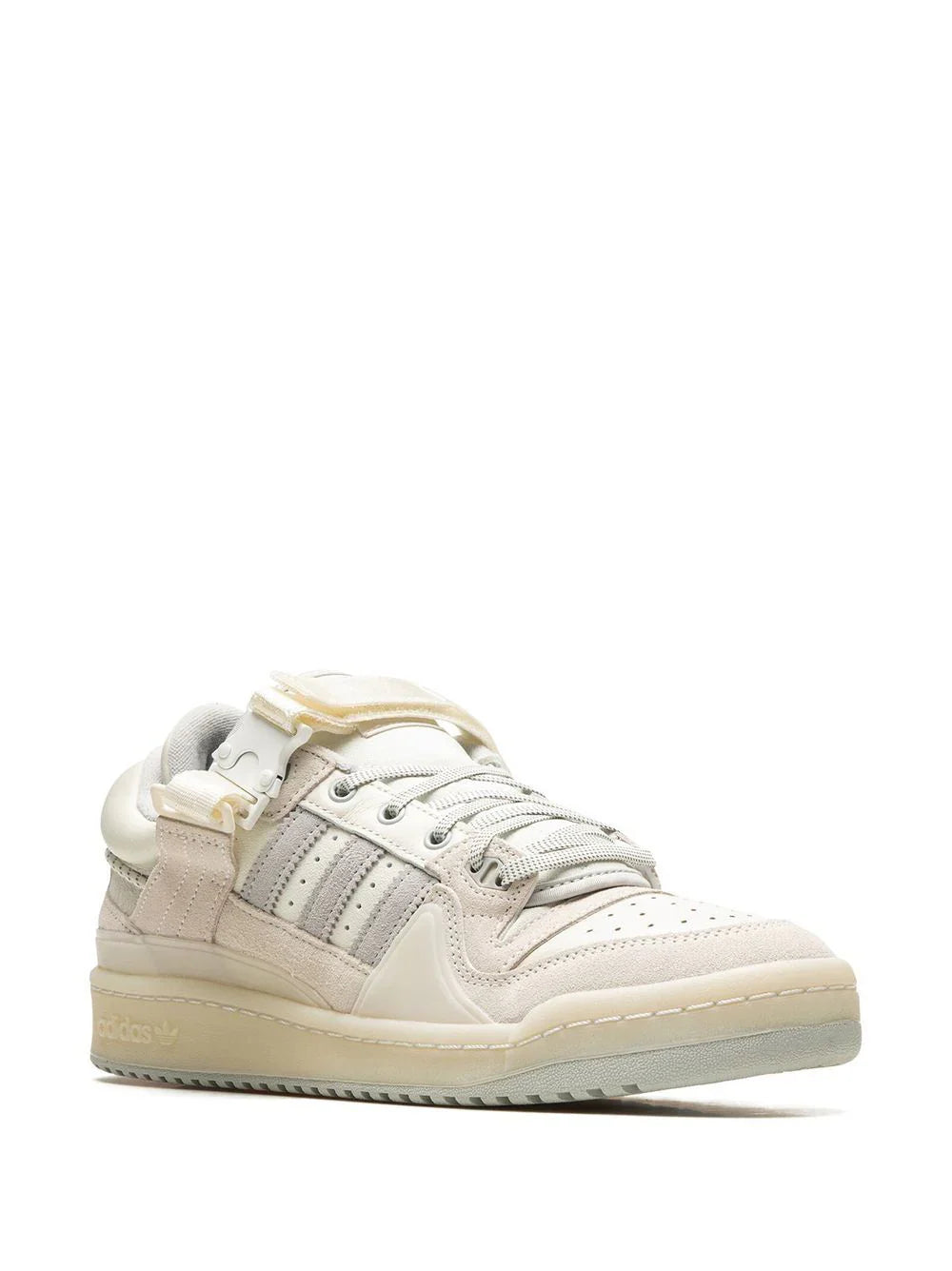 Forum Buckle Low "White" de adidas x Bad Bunny