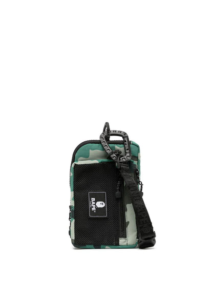 A BATHING APE® bolso messenger con motivo militar de A Bathing Ape® x Woodland