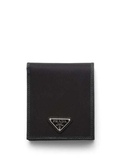 Prada cartera plegable con placa del logo